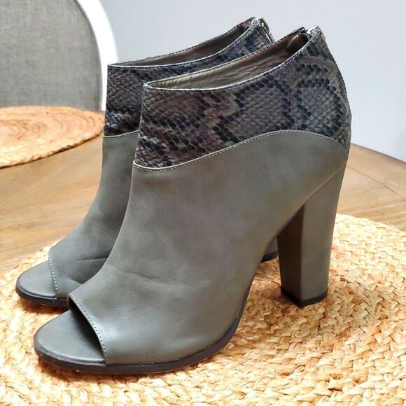 Michael Antonio Charcoal and Snake pattern, peep toe, size 11 , Chunky heel - Picture 3 of 9